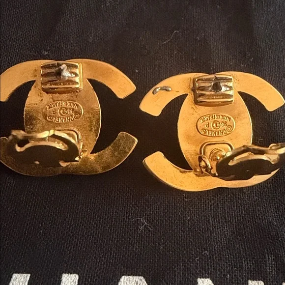 Authentic Vintage 24K Gold Plated Chanel CC Turnlock Clip on Earrings 1996 - Picture 9 of 10